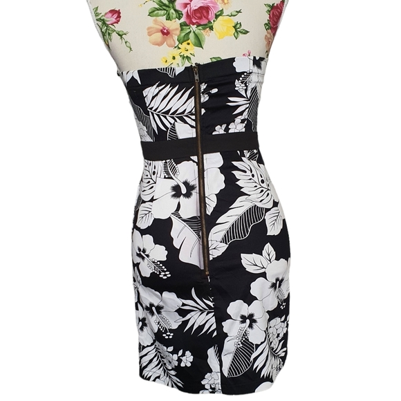 White Closet Floral Dress - Picture 2 of 8